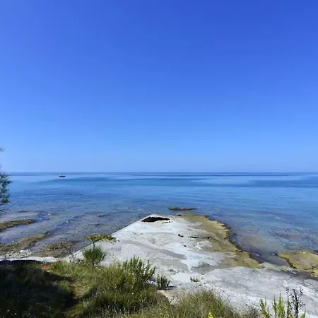 Mit Blick Auf Wasser By Interhome