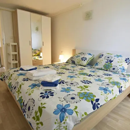 Appartement Mit Blick Auf Wasser By Interhome Bašanija