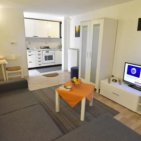Mit Blick Auf Wasser By Interhome * Bašanija