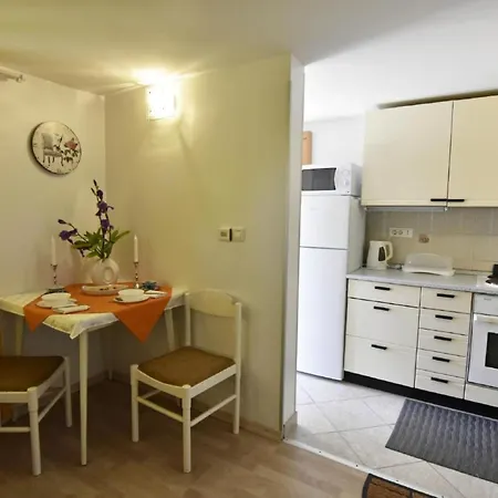 Mit Blick Auf Wasser By Interhome