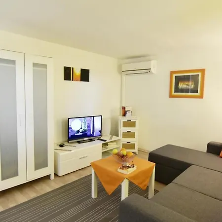 Appartement Mit Blick Auf Wasser By Interhome