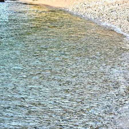 Mit Blick Auf Wasser By Interhome