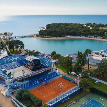 Mit Blick Auf Wasser By Interhome Bašanija