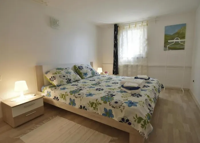 Mit Blick Auf Wasser By Interhome