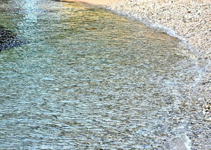 Mit Blick Auf Wasser By Interhome